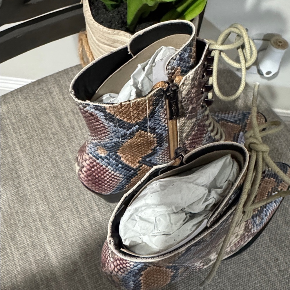 🤍A Rider Girl Snakeskin Print Heeled Boots - Picture 11 of 13